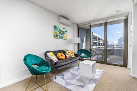 Parliamentary Triangle 1BR Apartment - Accommodation Redcliffe 0