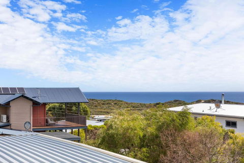 Peaceful And Renovated Original Beach House With Sweeping Views Of Gracetown - Accommodation Redcliffe 1