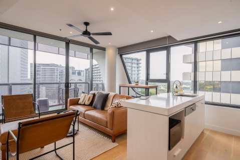 Panoramic View - Albert Park Lake & Shrine Views - Accommodation Redcliffe 1