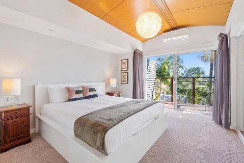 Paradise Palms - Resort Retreat With Panoramic Views - Accommodation Redcliffe 1