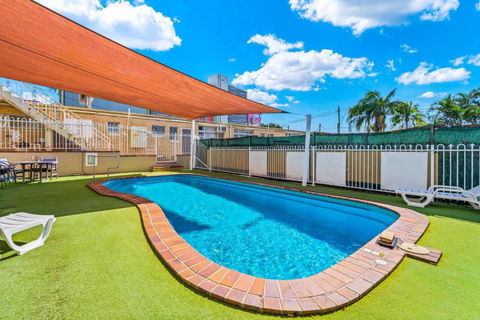 Paramount Motel - Accommodation Redcliffe 2