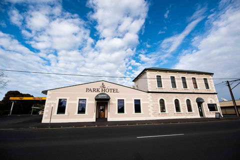 Park Hotel - Accommodation Redcliffe 0