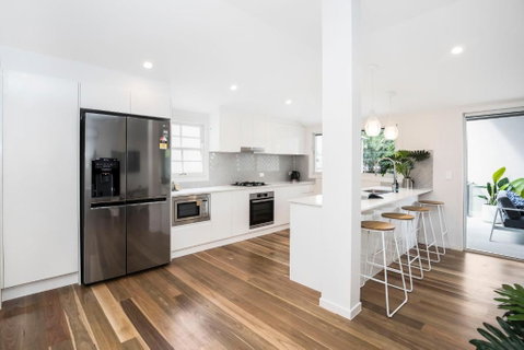 Park Avenue Terrace House Sleeps 9 - Accommodation Redcliffe 1