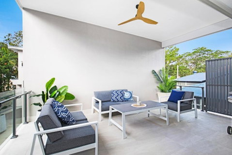 Park Avenue Terrace House Sleeps 9 - Accommodation Redcliffe 3