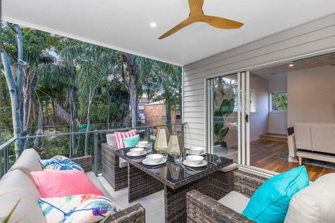 Park Avenue Townhouse Retreat Brisbane Sleeps 10 - Accommodation Redcliffe 2