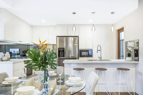 Park Avenue Townhouse Retreat Brisbane Sleeps 10 - Accommodation Redcliffe 1