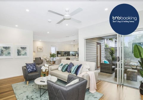 Park Avenue Townhouse Retreat Brisbane Sleeps 10 - Accommodation Redcliffe 0