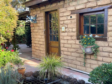 Patricias Garden Studio - Accommodation Redcliffe 1