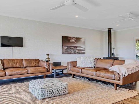 Pauls Farmhouse - Accommodation Redcliffe 1