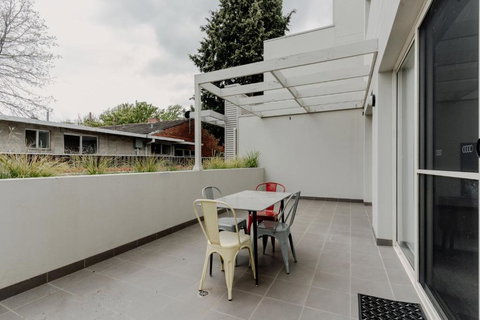 Peaceful 1-Bed Apartment Close To Lonsdale St - Accommodation Redcliffe 3