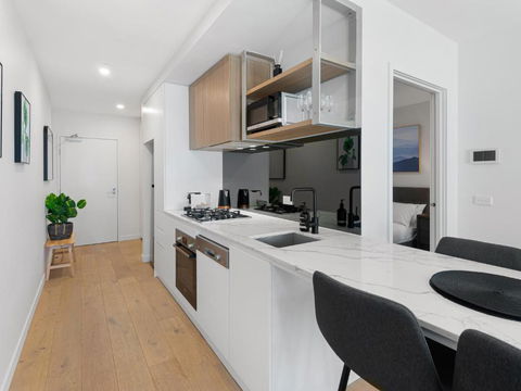 Peaceful 1-Bed Unit With A Spacious Balcony - Accommodation Redcliffe 2