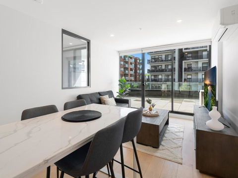 Peaceful 1-Bed Unit With A Spacious Balcony - Accommodation Redcliffe 3