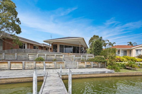 Pelican Brief - Accommodation Redcliffe 0