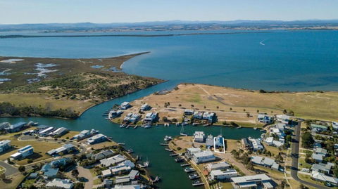 Pelican Landing - Accommodation Redcliffe 1