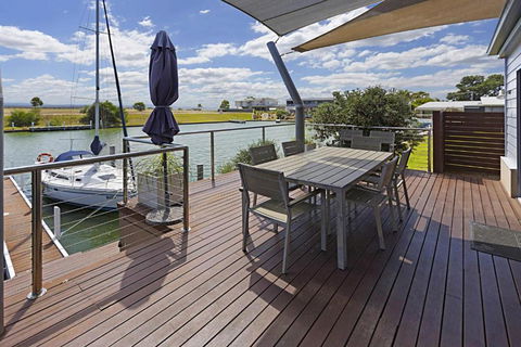 Pelican Landing - Accommodation Redcliffe 2