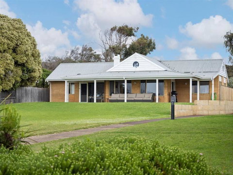 Pelicans View A Riverside Retreat - Accommodation Redcliffe 0