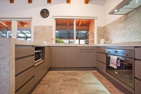 Port Central No 3 - Accommodation Redcliffe 3