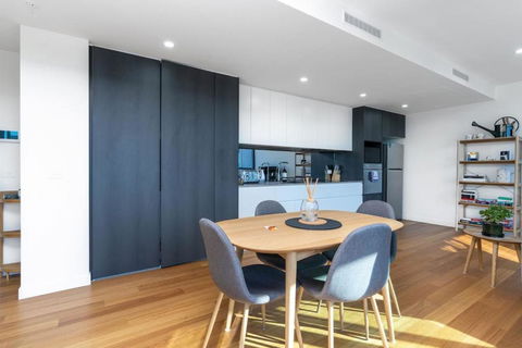 Perfectly Located 1BR BA Apartment - Accommodation Redcliffe 2