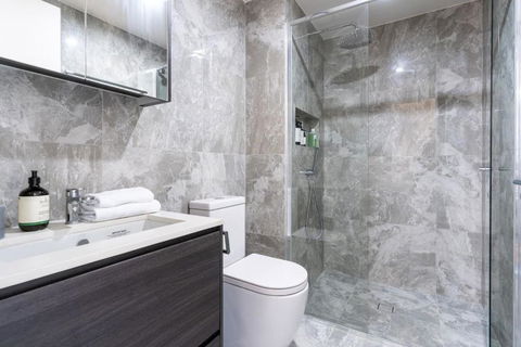 Perfectly Located 1BR BA Apartment - Accommodation Redcliffe 3