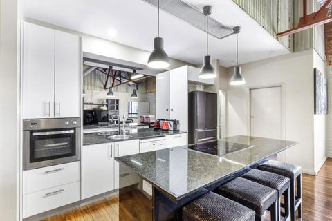 Platinum Precinct - The Apartment - Accommodation Redcliffe 2