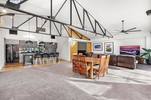 Platinum Precinct - The Penthouse - Accommodation Redcliffe 3