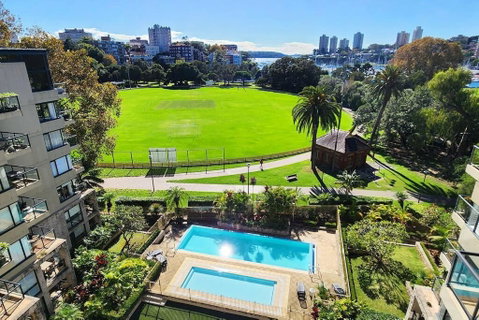 Penthouse With Private Terrace, Parking + 2 Pools - Accommodation Redcliffe 3