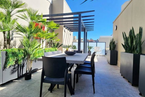 Penthouse With Private Terrace, Parking + 2 Pools - Accommodation Redcliffe 1
