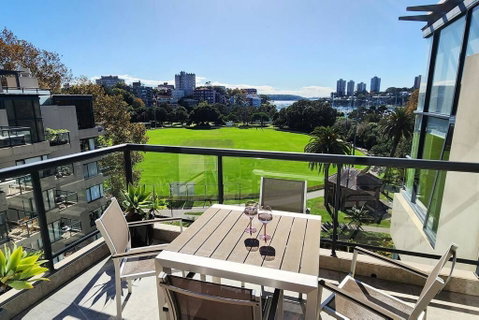 Penthouse With Private Terrace, Parking + 2 Pools - Accommodation Redcliffe 2