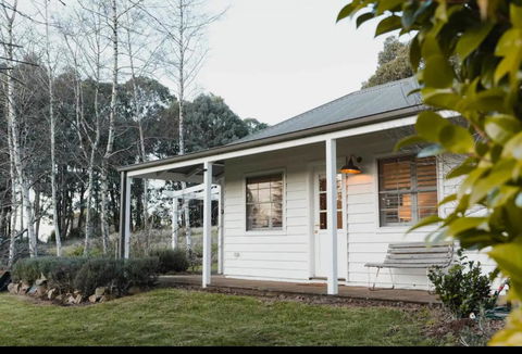 Peony Farm Pink Cottage - Accommodation Redcliffe 1