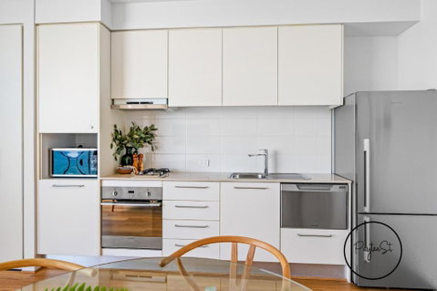 Perfect Penthouse - WiFi Included - Accommodation Redcliffe 3