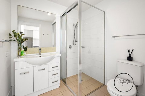 Perfect Penthouse - WiFi Included - Accommodation Redcliffe 1