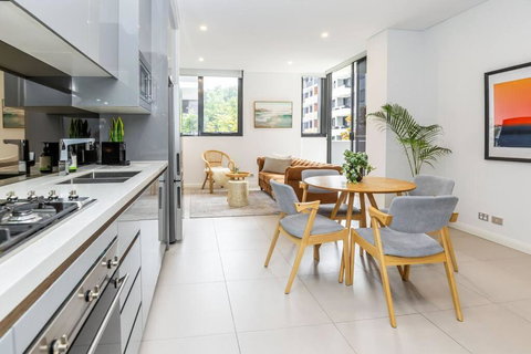 Perfect Stay Rosebery I Zetland WI-Fi Netflix Gym Pool - Accommodation Redcliffe 1