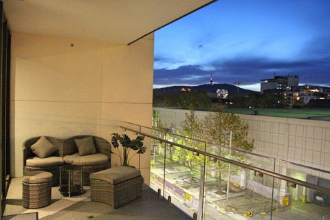 Perfectly Located Modern Apartment - Canberra CBD - Accommodation Redcliffe 0