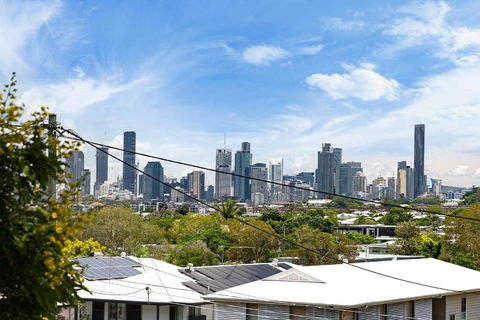 Pet Friendly Family Home In Brisbane - Relocations And Family Stays - Fast Internet - Parking - Netflix - Accommodation Redcliffe 1