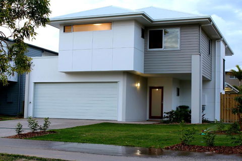 Petrie Beach Holiday Home - Accommodation Redcliffe 0
