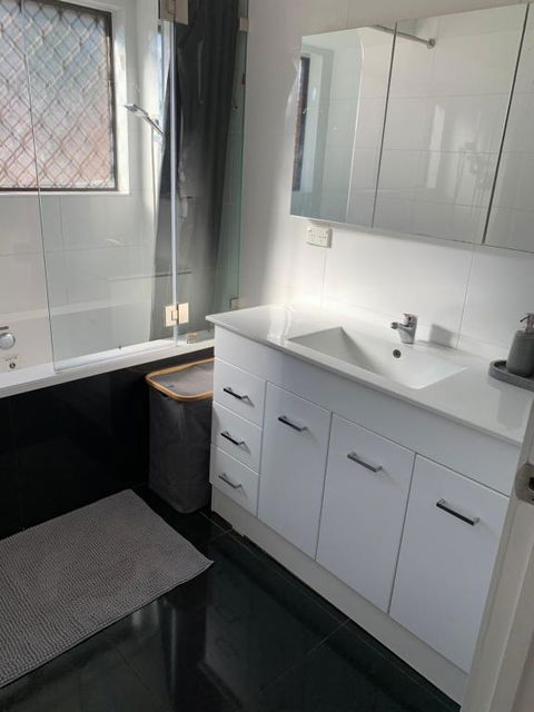 Pets Welcome Central And Convenient - Accommodation Redcliffe 2