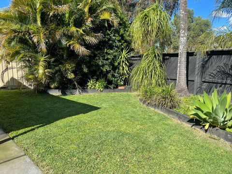 Pets Welcome Central And Convenient - Accommodation Redcliffe 0