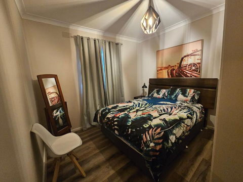 Phoenix House - Accommodation Redcliffe 0