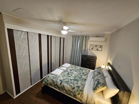Phoenix House - Accommodation Redcliffe 2