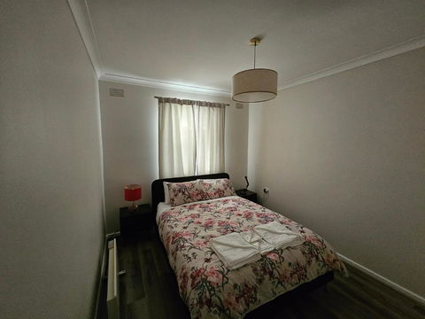Phoenix House - Accommodation Redcliffe 3