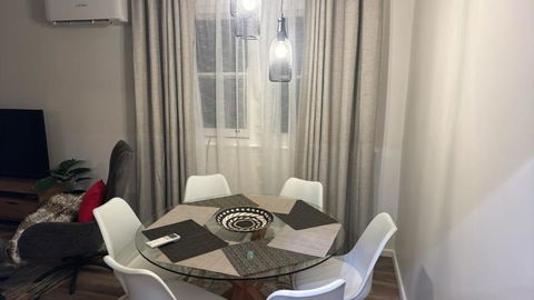 Phoenix House - Accommodation Redcliffe 1