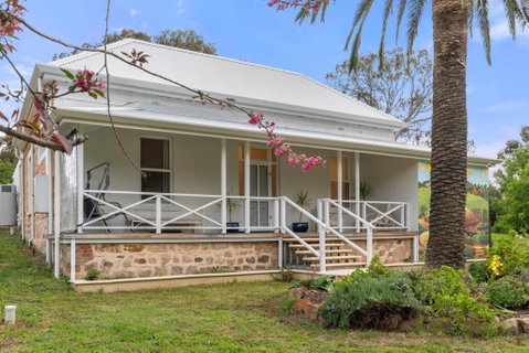 Piambong House - Accommodation Redcliffe 0