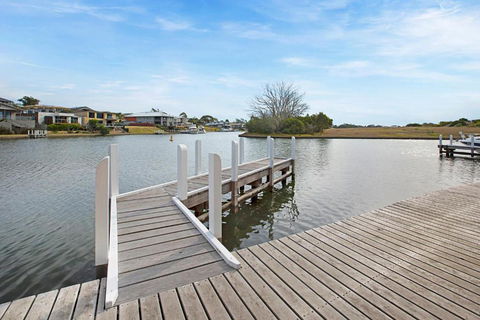 Pier 37 - Accommodation Redcliffe 3