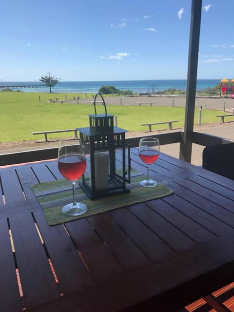 Pine View Holiday Rental - Accommodation Redcliffe 0