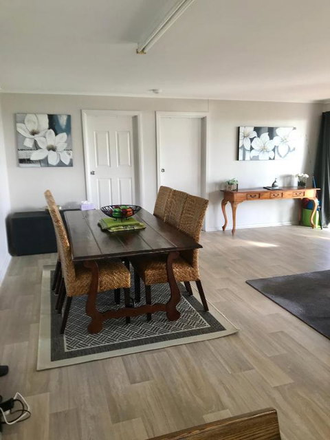 Pine View Holiday Rental - Accommodation Redcliffe 2