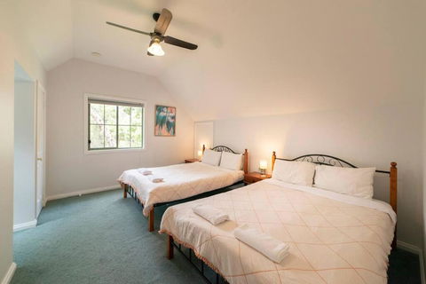 Pinnacle Retreat - Accommodation Redcliffe 2