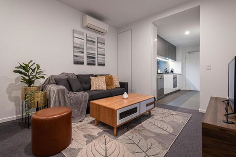 Pleasant &bright 2br2ba Apt Footscray Pool - Accommodation Redcliffe 0