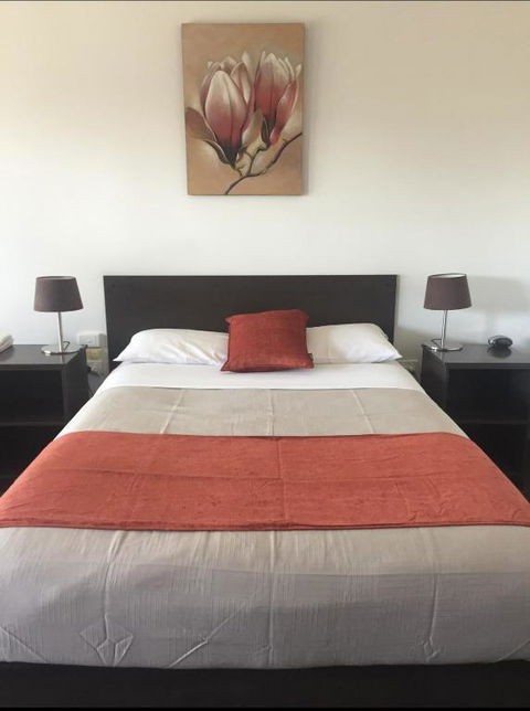 Ploughmans Motor Inn - Accommodation Redcliffe 2