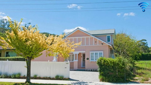Plum Tree Cottage - Accommodation Redcliffe 0