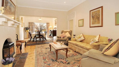 Plum Tree Cottage - Accommodation Redcliffe 1